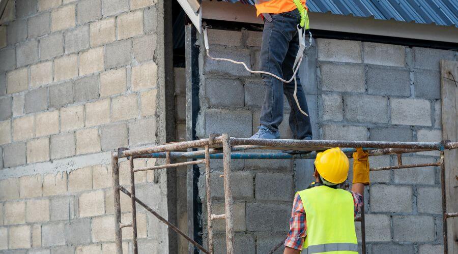 Professional gutter cleaning in Raisin City, CA